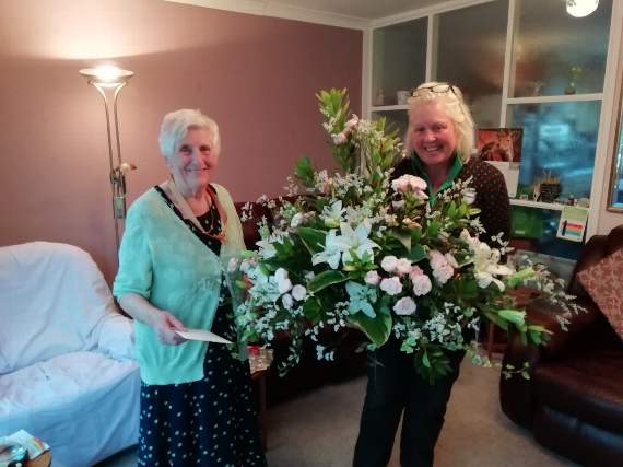 Flowers for 90 year old sale woman