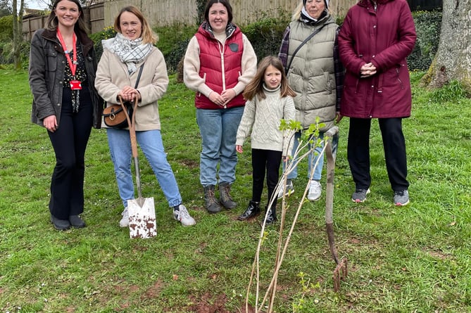 Some representatives of the Ukrainian community with Emma Anderson, the Deputy Town Clerk (left) and Karen Todd (right), one of the sponsors of 'Homes for Ukraine' Government’s programme.