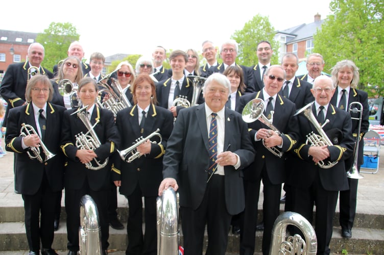 Crediton Town Band and Musical Director Chris Taylor.  AQ 0708