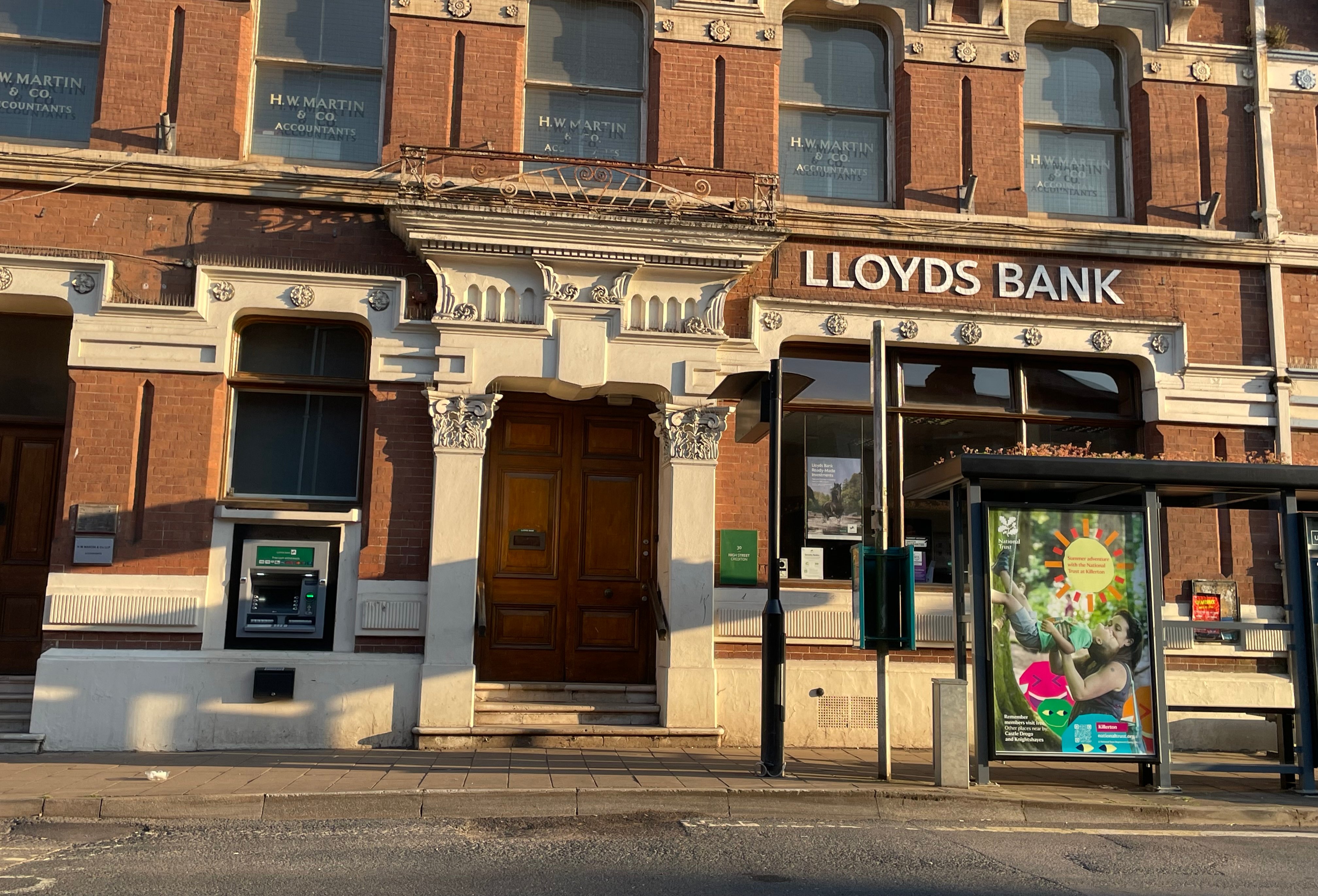 Crediton Lloyds Bank closure delayed again | creditoncourier.co.uk