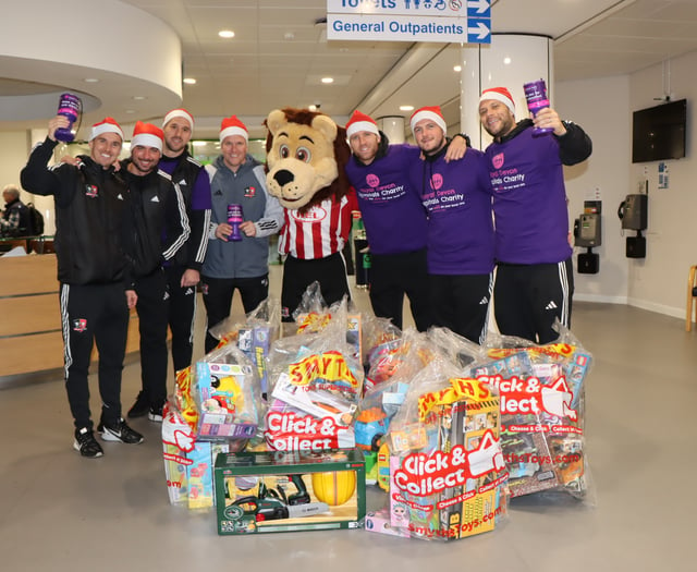 Youngsters in hospital treated to visit from Exeter City FC players
