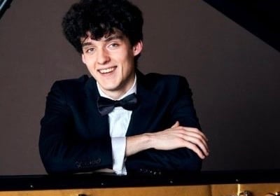 Award-winning pianist to play in Crediton
