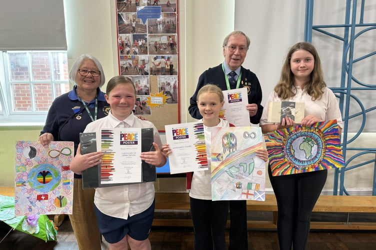 Award recipients from Hayward’s Primary School Amelia Jackson, Lucy David and Daisy Green with Ann Whitehouse and Eric Parkes of Crediton Lions Club. AQ 7234