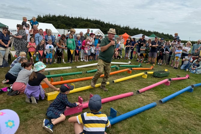 The ferret racing was very popular and certainly drew a crowd for each race.  AQ 9051
