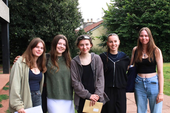 Elise Williams, Maddie Singleton, Olivia Howard, Sophie Hartshorne and Sophie Wallis with their results