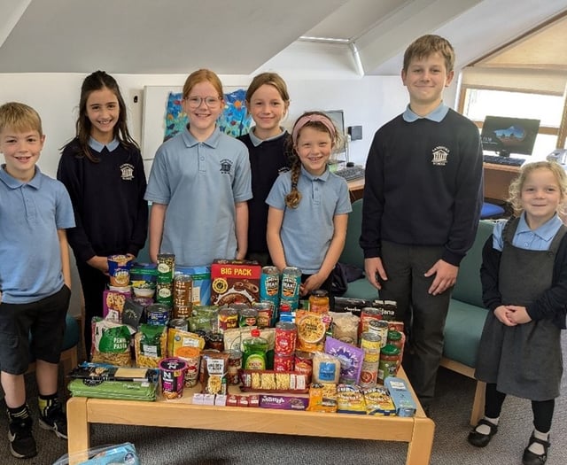 Sandford Harvest gifts go to Foodbank
