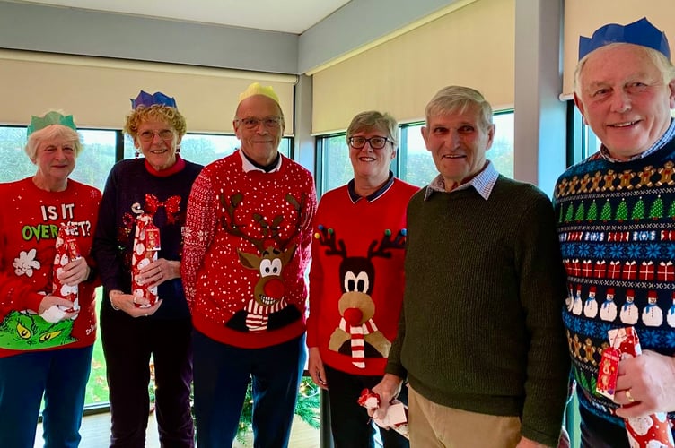 Di Botterill, Sue Jackson, Ed Copp and David Taylor, being presented with their prizes by, centre, Anne Woodger and Peter Blinkhorn. 
