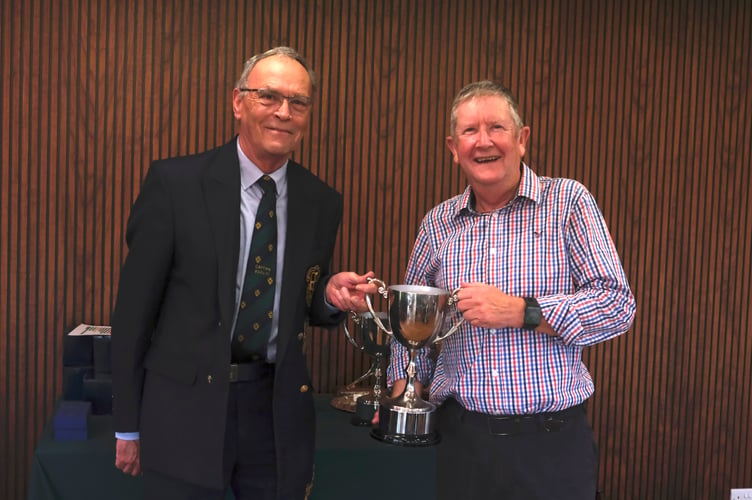 Seniors Captain Peter Blinkhorn presented Nigel Ashplant with the Seniors Championship Division 2 Scratch Trophy.
